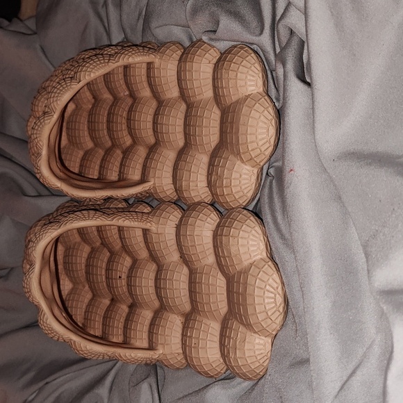 FASHION NOVA WOMEN'S SLIDES SIZE 10 - Picture 8 of 8